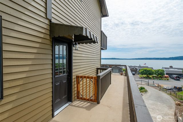2123 Stoney Beach Lane, Oak Harbor, WA 98277