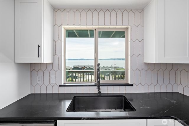 2123 Stoney Beach Lane, Oak Harbor, WA 98277