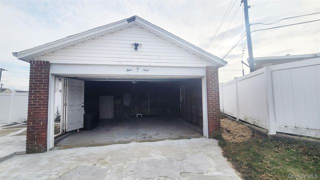 469 River Street, Oceanside, NY 11572