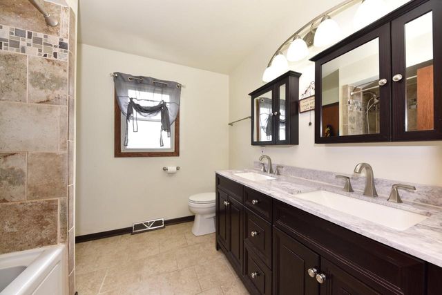 W165N10648 Wagon TRAIL, Germantown, WI 53022