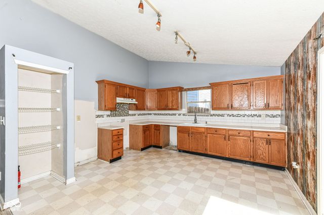 6211 Glen Flint Court, Indianapolis, IN 46254