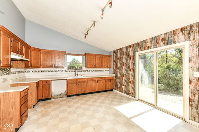 6211 Glen Flint Court, Indianapolis, IN 46254