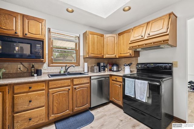 3809 S 56th Street, Lincoln, NE 68506