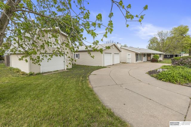 3809 S 56th Street, Lincoln, NE 68506