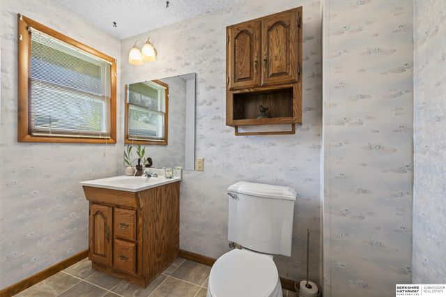 3809 S 56th Street, Lincoln, NE 68506