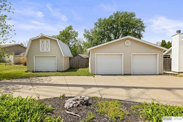 3809 S 56th Street, Lincoln, NE 68506