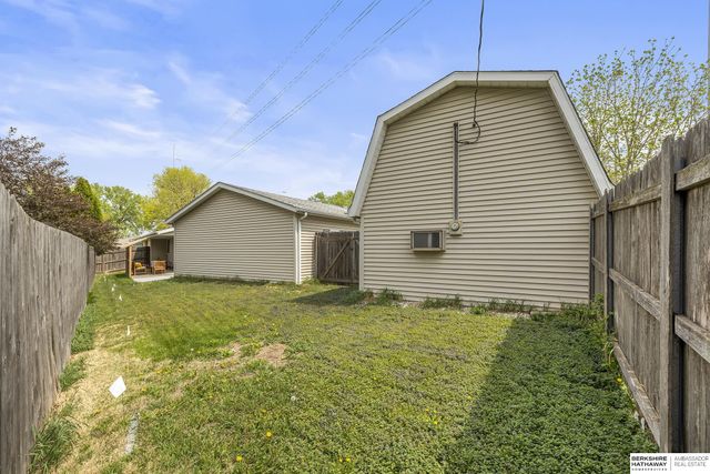 3809 S 56th Street, Lincoln, NE 68506