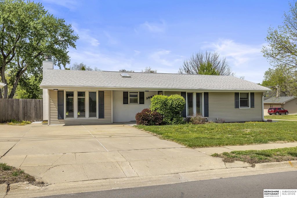 3809 S 56th Street, Lincoln, NE 68506