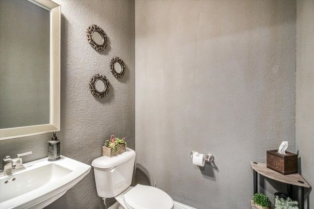 1403 Lone Eagle Way, Arlington, TX 76005