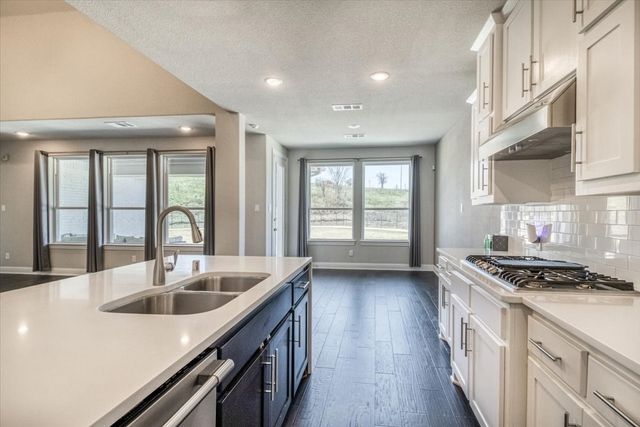 1403 Lone Eagle Way, Arlington, TX 76005