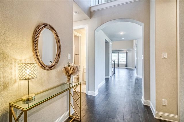 1403 Lone Eagle Way, Arlington, TX 76005