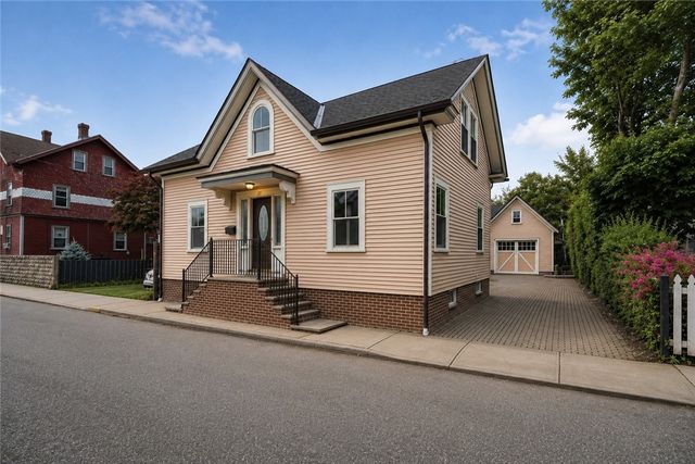 21 Elm Street, Newport, RI 02840