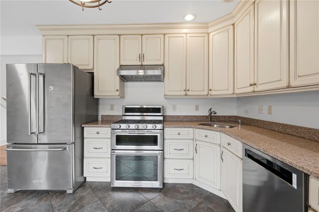 21 Elm Street, Newport, RI 02840