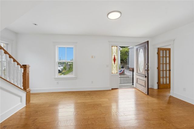 21 Elm Street, Newport, RI 02840