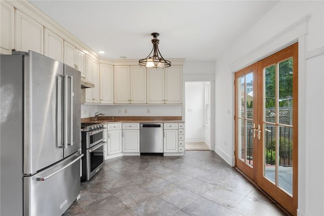 21 Elm Street, Newport, RI 02840