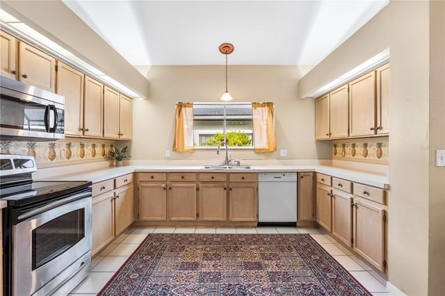 8746 TANTALLON CIRCLE, Tampa, FL 33647