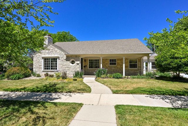 8526 W Clarke STREET, Wauwatosa, WI 53226