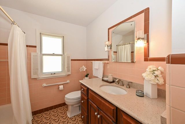 8526 W Clarke STREET, Wauwatosa, WI 53226