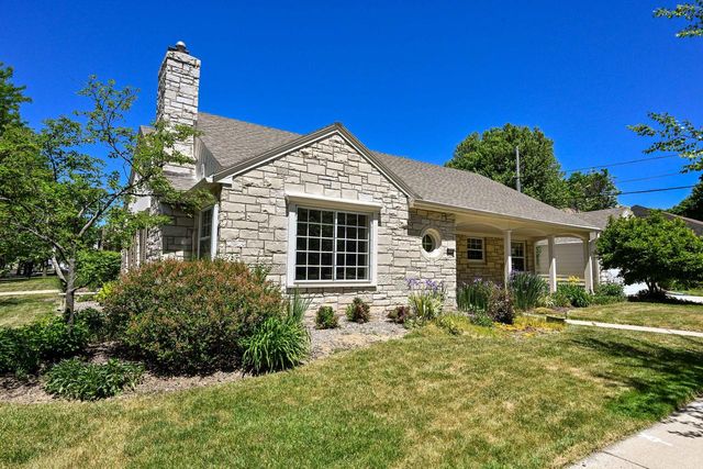 8526 W Clarke STREET, Wauwatosa, WI 53226