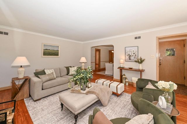8526 W Clarke STREET, Wauwatosa, WI 53226