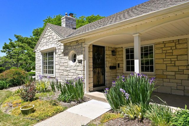 8526 W Clarke STREET, Wauwatosa, WI 53226