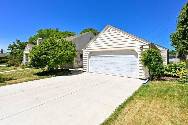 8526 W Clarke STREET, Wauwatosa, WI 53226