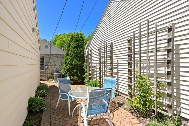 8526 W Clarke STREET, Wauwatosa, WI 53226