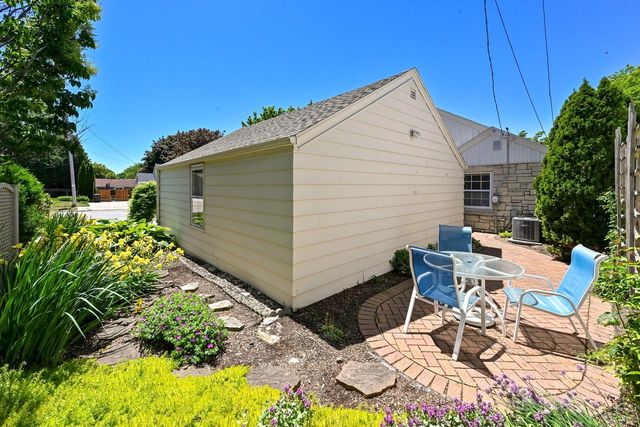 8526 W Clarke STREET, Wauwatosa, WI 53226