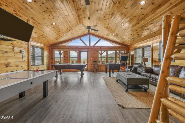 655 Gatlinburg Falls Way, Gatlinburg, TN 37738