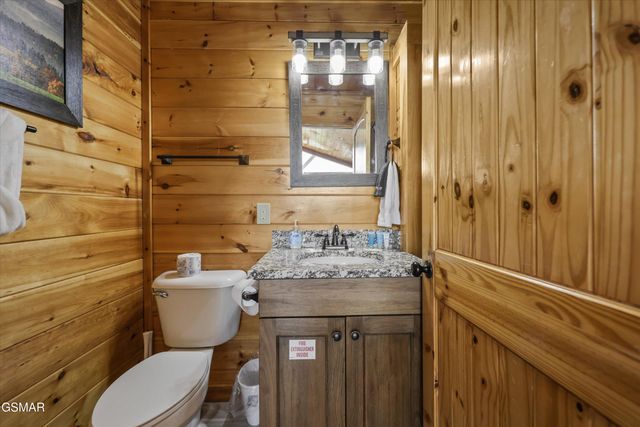 655 Gatlinburg Falls Way, Gatlinburg, TN 37738