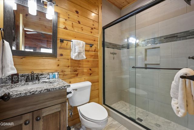 655 Gatlinburg Falls Way, Gatlinburg, TN 37738