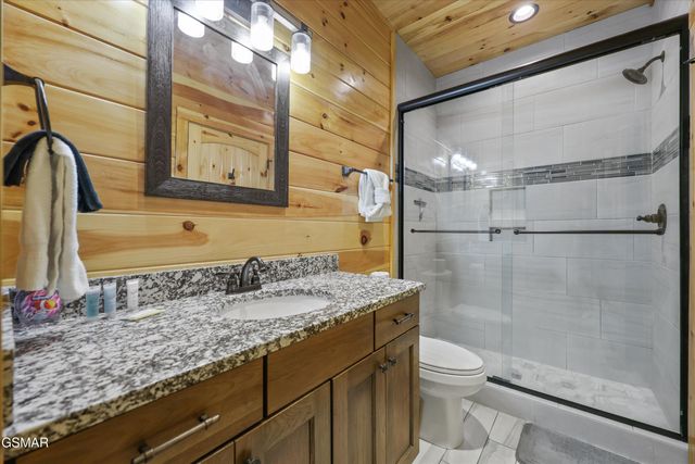 655 Gatlinburg Falls Way, Gatlinburg, TN 37738