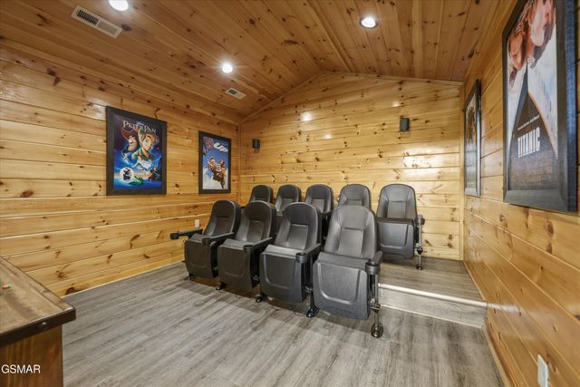 655 Gatlinburg Falls Way, Gatlinburg, TN 37738