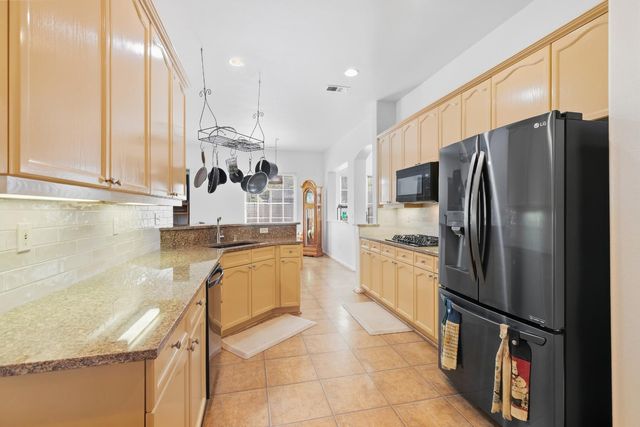 1442 Burchell Hill Dr, Oakdale, CA 95361