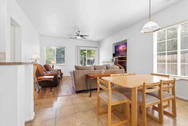 1442 Burchell Hill Dr, Oakdale, CA 95361