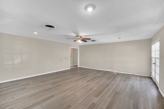 1320 Apache Street, Arlington, TX 76012
