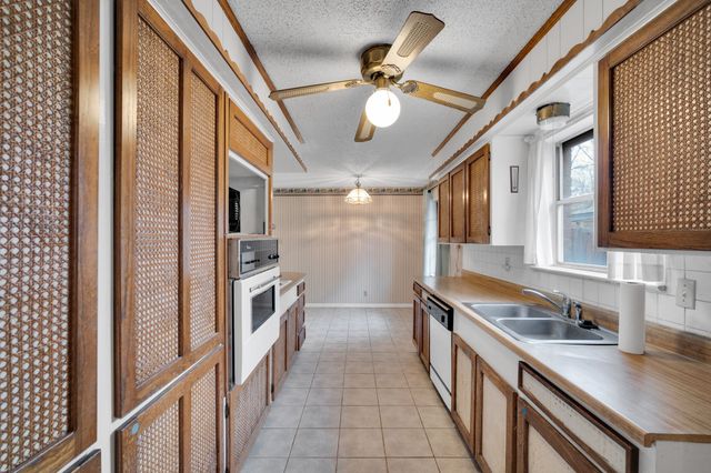 1320 Apache Street, Arlington, TX 76012