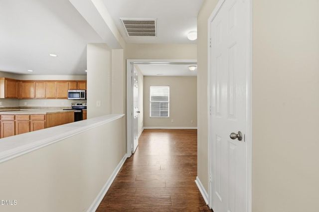 229 Georgetowne Drive, Clayton, NC 27527