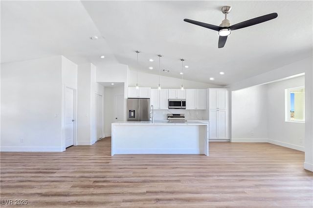 5880 Johnnie Mine Street, Pahrump, NV 89060