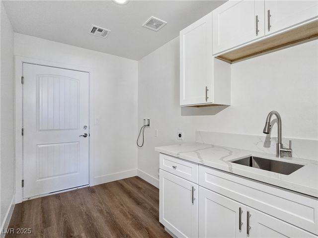 5880 Johnnie Mine Street, Pahrump, NV 89060