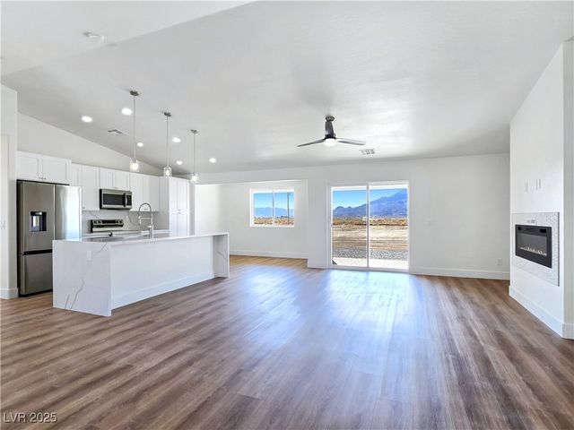 5880 Johnnie Mine Street, Pahrump, NV 89060