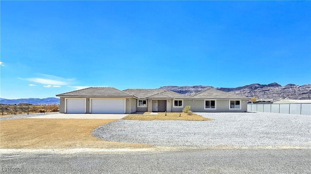 5880 Johnnie Mine Street, Pahrump, NV 89060