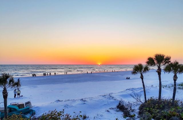 6236 MIDNIGHT PASS ROAD 300, Sarasota, FL 34242