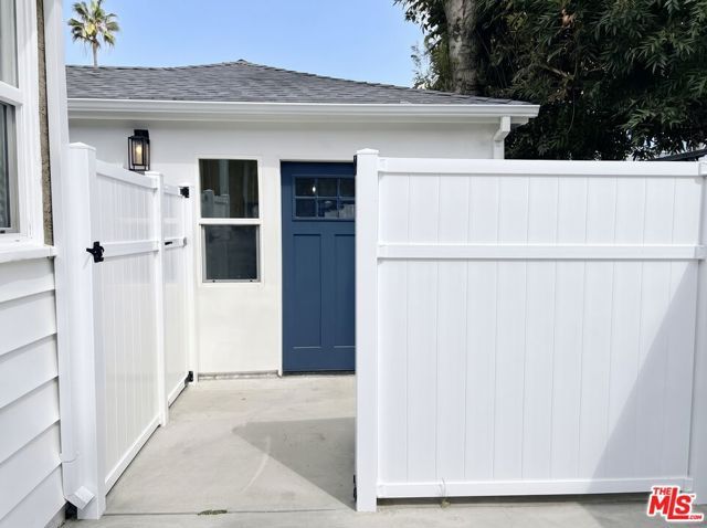 15225 Valleyheart Drive, Los Angeles, CA 91403