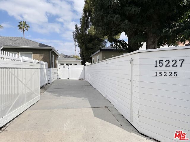 15225 Valleyheart Drive, Los Angeles, CA 91403