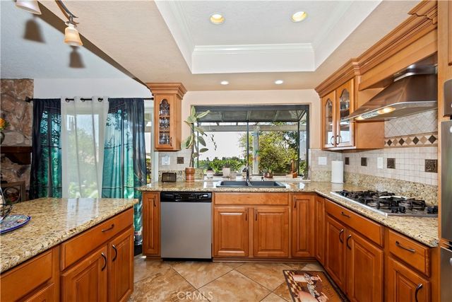 1082 23rd St, Upland, CA 91784