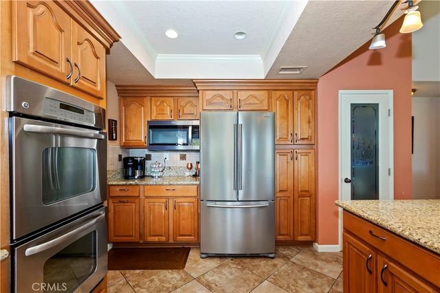 1082 23rd St, Upland, CA 91784