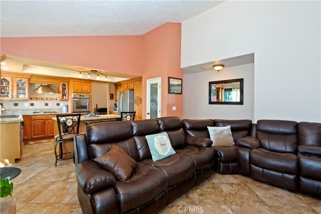 1082 23rd St, Upland, CA 91784