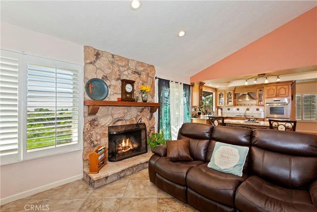 1082 23rd St, Upland, CA 91784