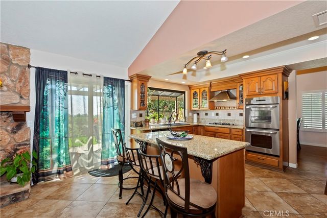 1082 23rd St, Upland, CA 91784